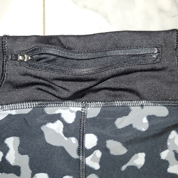 ATHLETA LEOPARD READY SET GO SHORT BLACK GREY WHITE SIZE M - Picture 11 of 16